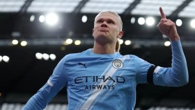 欧冠小组赛首轮：曼城2-0那不勒斯，巴萨2-1纽卡斯尔，积分榜曼城巴萨领跑